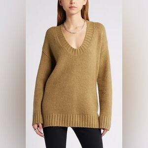 Nordstrom Tan V-Neck Sweater with Relaxed Fit and Ribbed Detailing sz Small